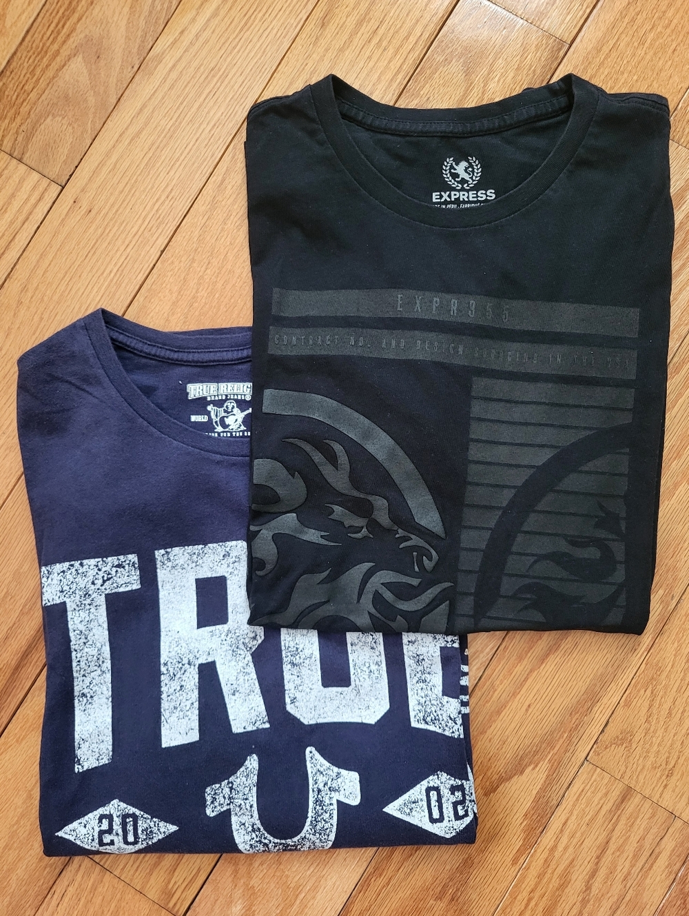 Lot Of 2 Size M Men's Vintage Crew Neck Short Sleeve Graphic T Shirt